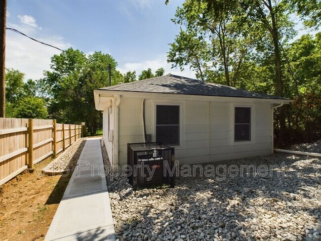 Building Photo - 6724 Sycamore Ave Rental