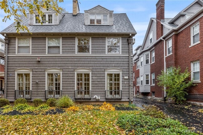 Building Photo - 736 Lafayette Ave