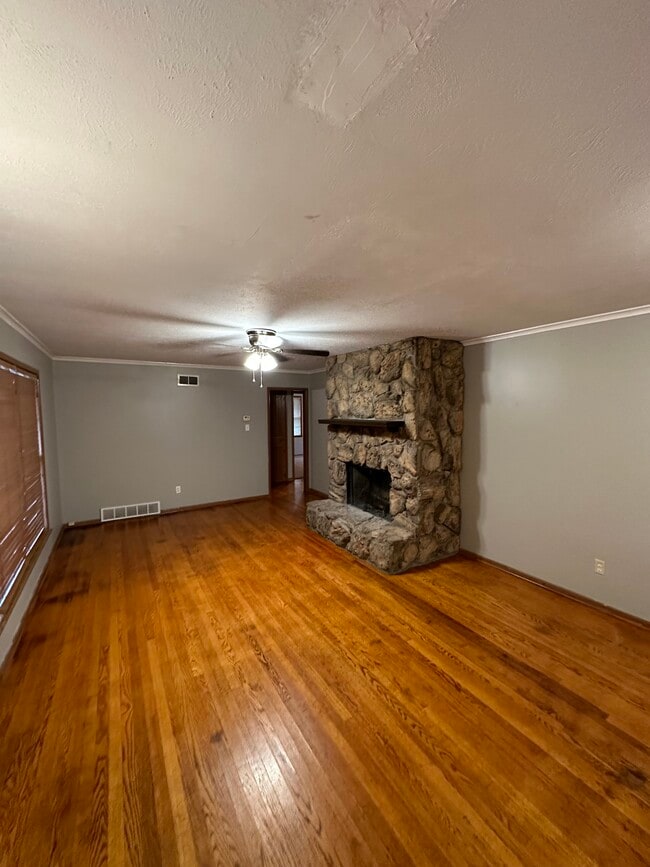 Photo - 332 Tullahoma Dr