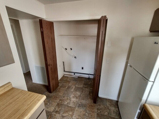 Laundry Hookup - 745 S Vernal Ave Unit 1