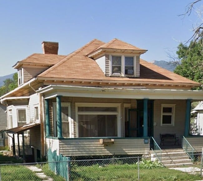 Building Photo - 1111 Unit D
