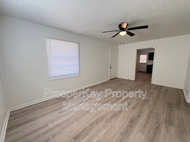 Photo - 2236 Danbury Dr