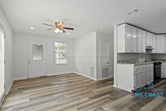 Photo - 340 Hiller Dr