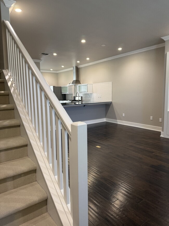 Building Photo - 515 G St
