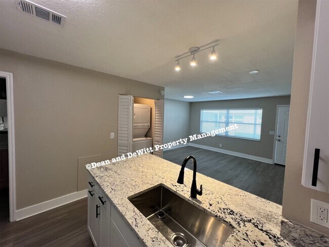 Photo - 1462 Hamlet Ave