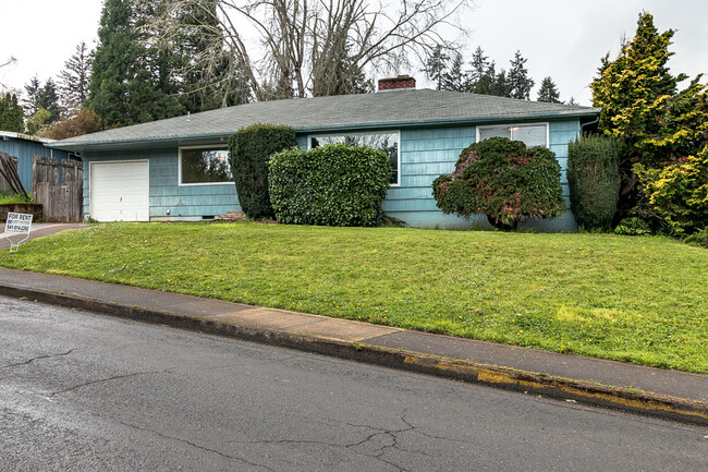 3-Bedroom, 1-Bath duplex In Eugene South H... - 3-Bedroom, 1-Bath duplex In Eugene South H... House