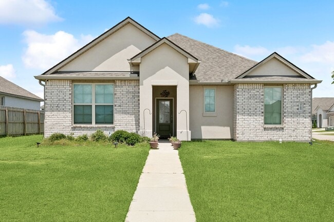 Building Photo - Beautiful Slidell home!