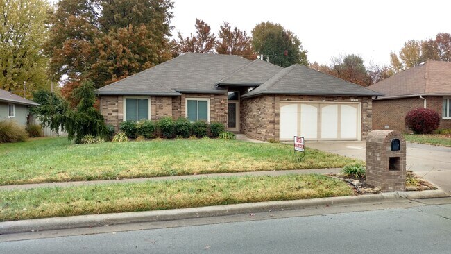 Executive Rental - Kickapoo Schools - Comi... - Executive Rental - Kickapoo Schools - Comi...