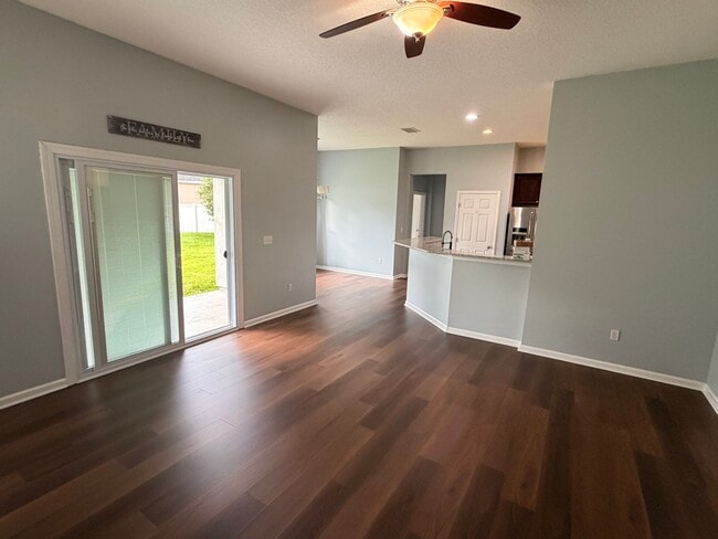 Photo - 3058 Whispering Willow Way