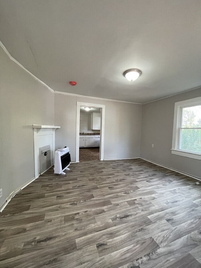 Photo - 419 Douglas St