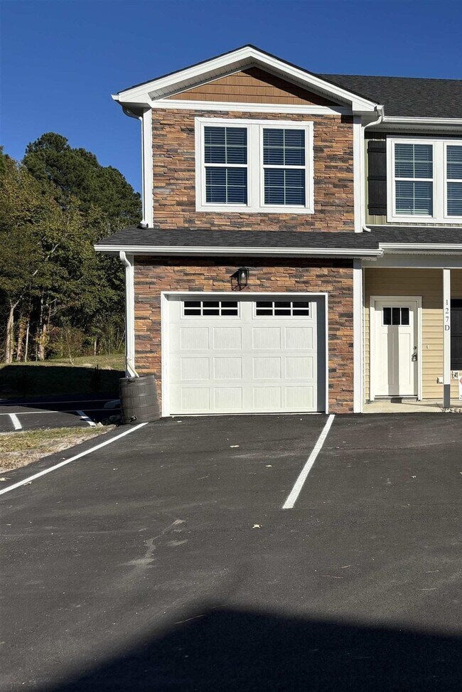 Building Photo - 125 Moyock Landing Dr Unit D