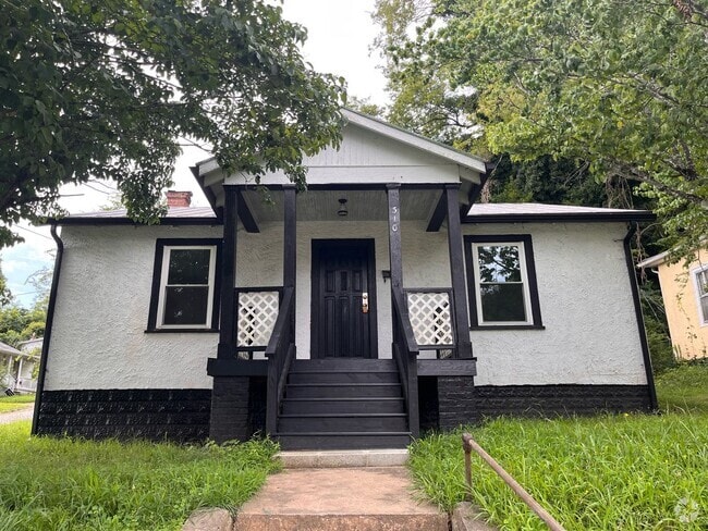 Building Photo - 2 Bedroom 1 Bath House Available to Rent f...