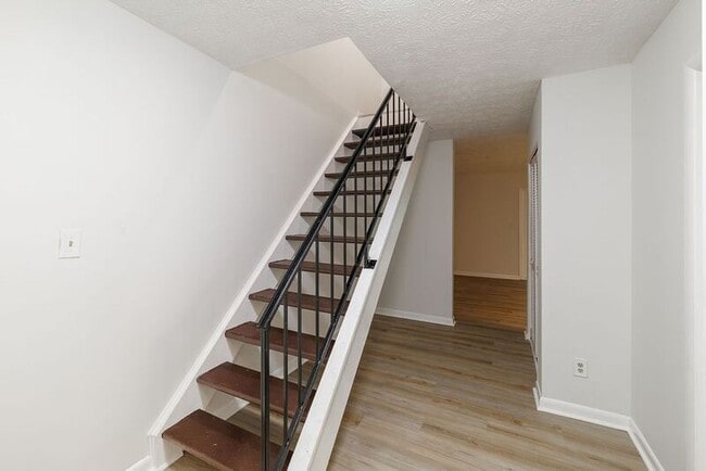 Photo - 134 Fernbanks Ct