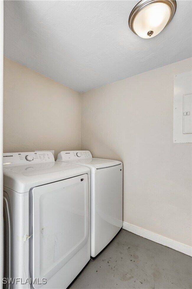 Photo - 5453 16th Pl SW