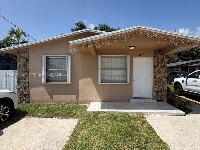 Building Photo - 6777 SW 21st St Unit 6779