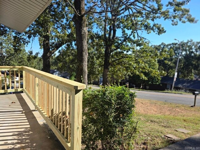 Photo - 408 Lindenhurst Dr