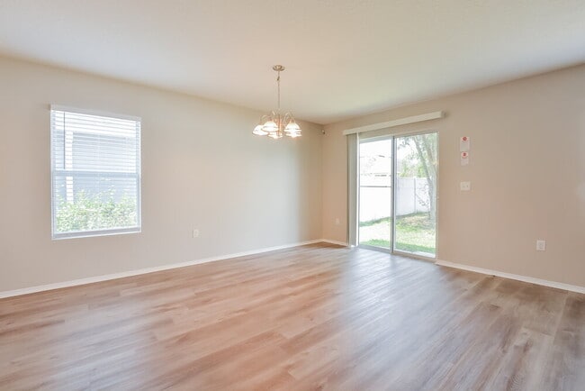 Photo - 1617 Strathmore Cir