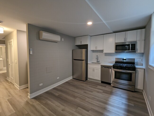 Photo - 3935 N Janssen Ave Unit gdn