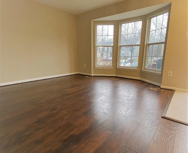 Photo - 516 Hollyberry Way