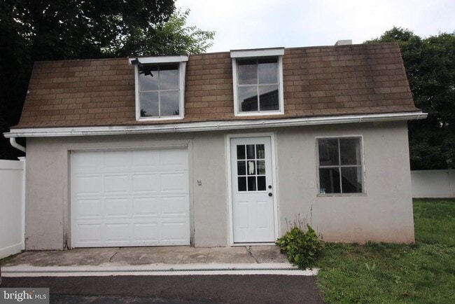 Photo - 2647 Geryville Pike