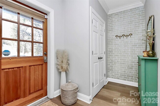 Photo - 105 S Summit Ave