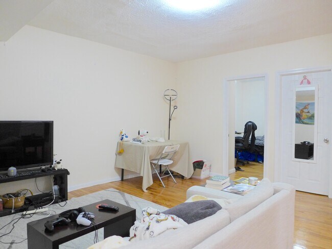 Photo - 662 Massachusetts Ave