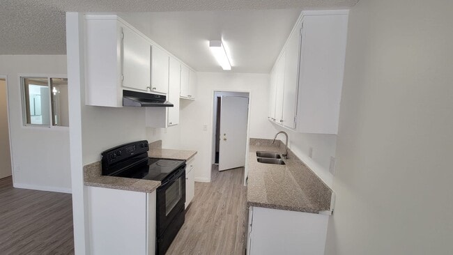 Photo - 5461 Kester Ave Unidad 218