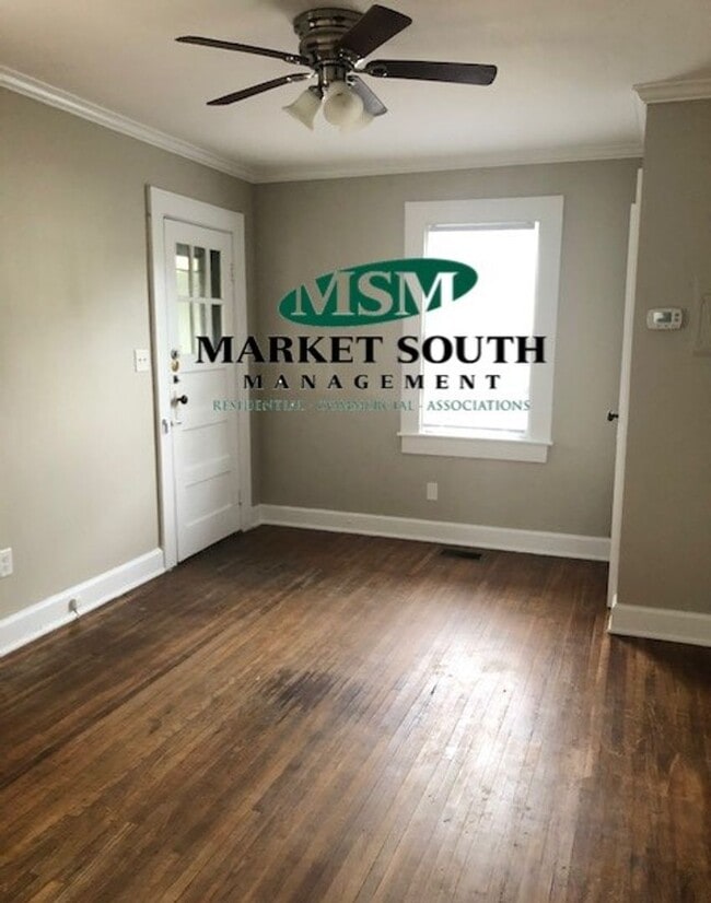 Building Photo - 508 E 48th St Unit Carriage House