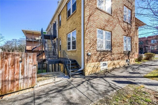 Photo - 1445 Lucile Ave SW Unidad 3