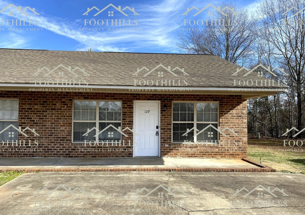 Charming 2Bedroom Duplex with Modern Amen... Rental House Rental in