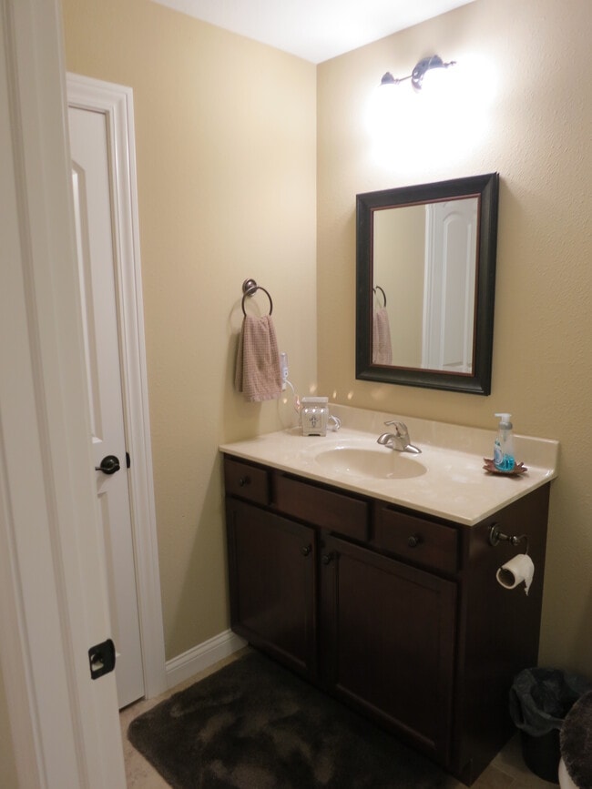 Full main-level bath with tub/shower combination - 1906 English Oak