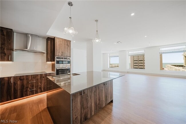 Photo - 99 W St Clair Ave