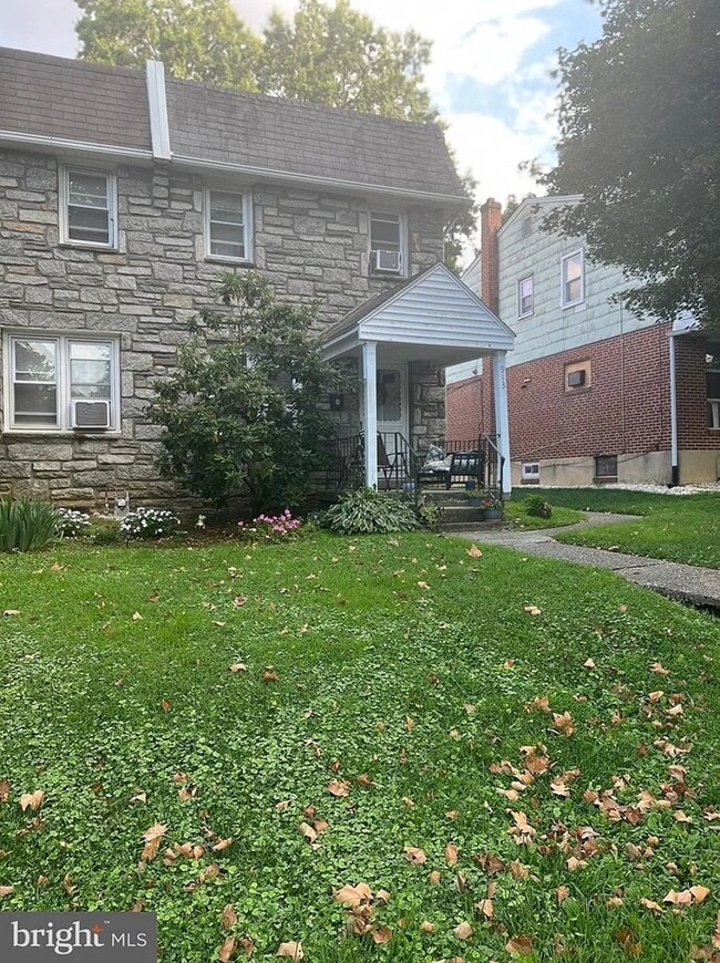 Photo - 913 E 21st St