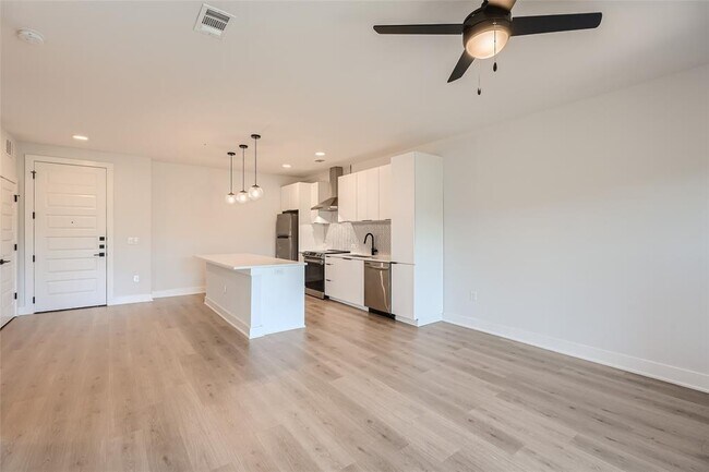 Photo - 2500 Longview St Unidad 404