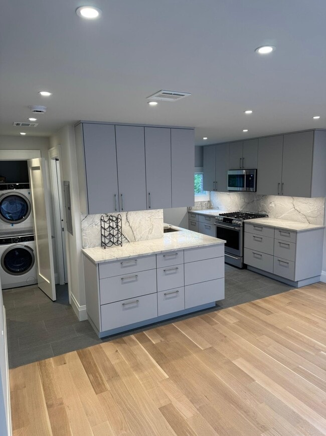 Photo - 625 Court St