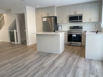 Building Photo - 905-172 172 St SW