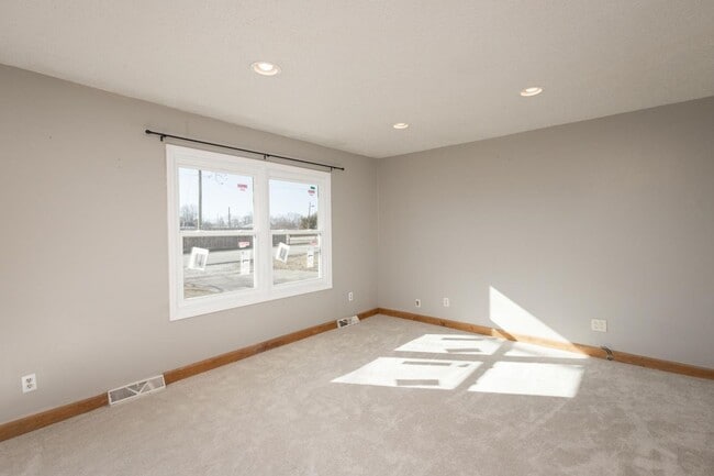 Photo - 122 Willa Ln