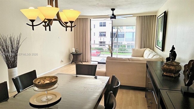 Building Photo - 2841 Somerset Dr Unit 215