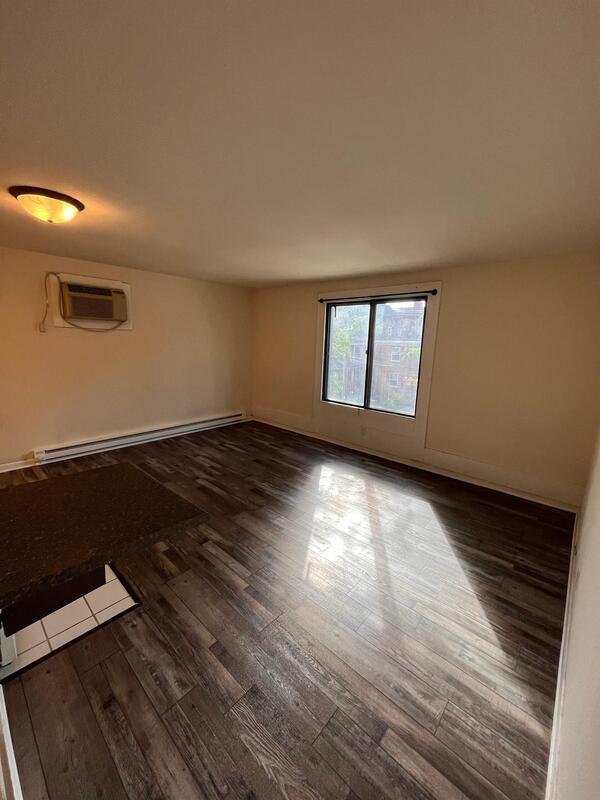 Building Photo - 134 E Johnson St Unit 202