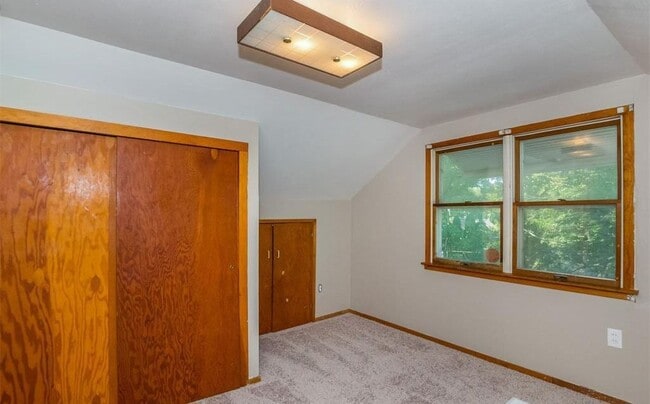 Photo - 1050 17th St NE