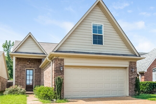 Building Photo - 1367 Arbor Lake Dr S