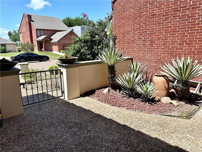 203 San Saba St