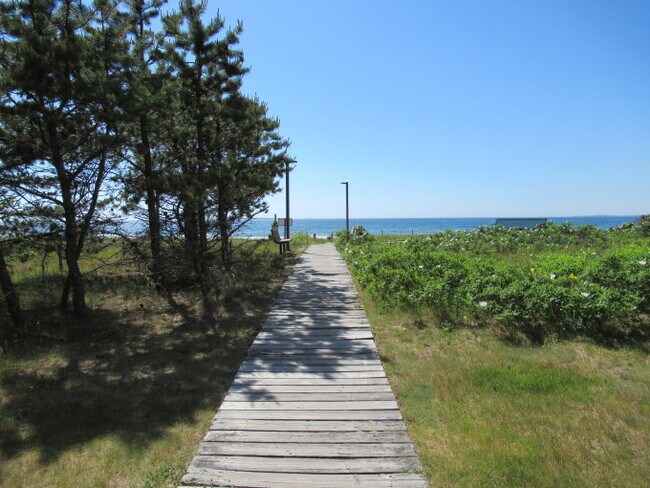 Photo - 216 E Grand Ave