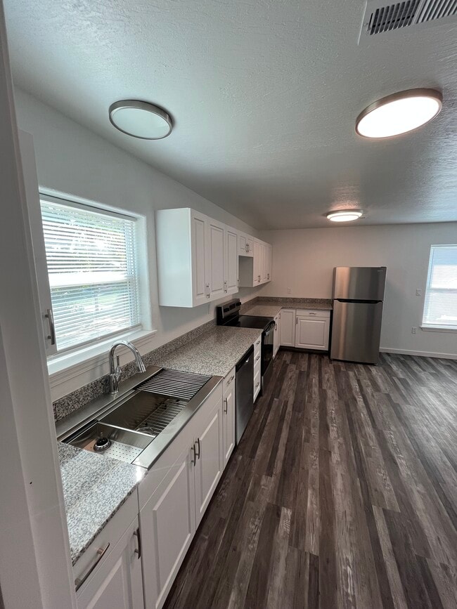 Photo - 949 St Louis St