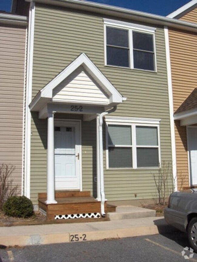 Building Photo - Townhouse located at Pikes Place
