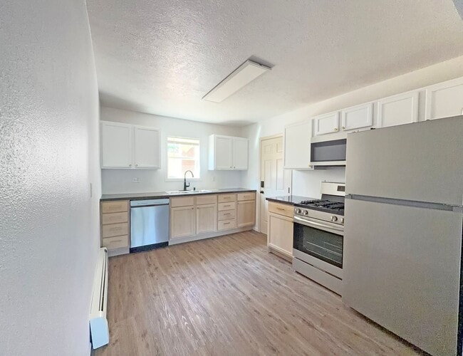 Building Photo - 601 6th Ave SW Unit 1