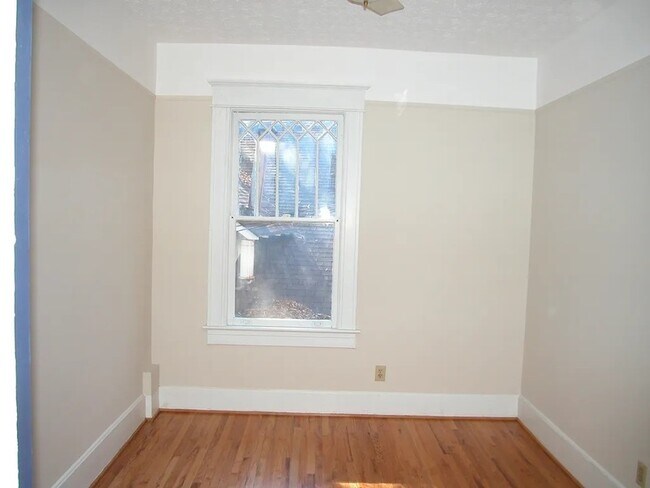 Photo - 852 Monroe Dr NE