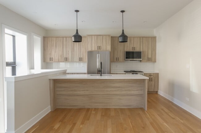 Photo - 1402 W Belden Ave Unit 1