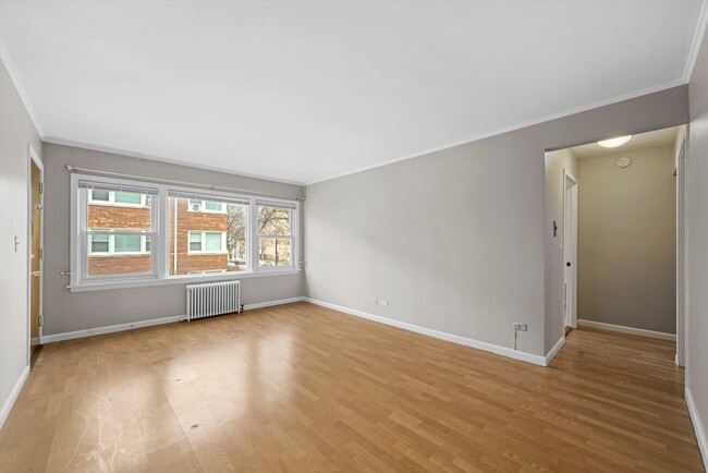 Spacious First Floor 2-Bedroom Close to St... - Spacious First Floor 2-Bedroom Close to St... Apartment Unit G