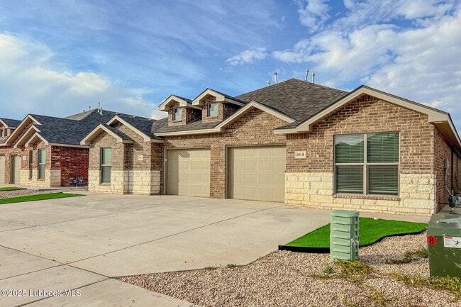 Photo - 2104 N Avenue K Townhome